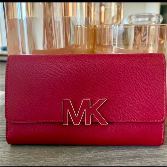 Michael Kors Clutch / Wallet EUC - Picture 1 of 15